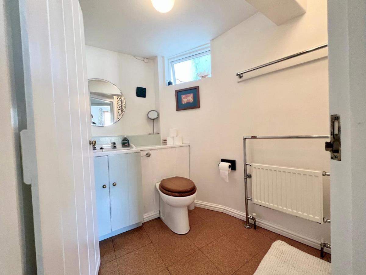 Pass The Keys 64 Church Street Characterful 2-Bed Cottage In The Heart Of Town Kingsbridge (Devon) Exterior foto