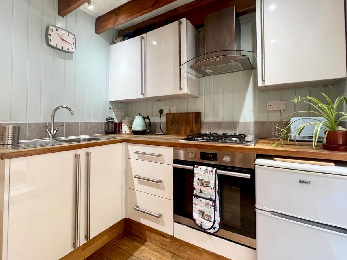 Pass The Keys 64 Church Street Characterful 2-Bed Cottage In The Heart Of Town Kingsbridge (Devon) Exterior foto
